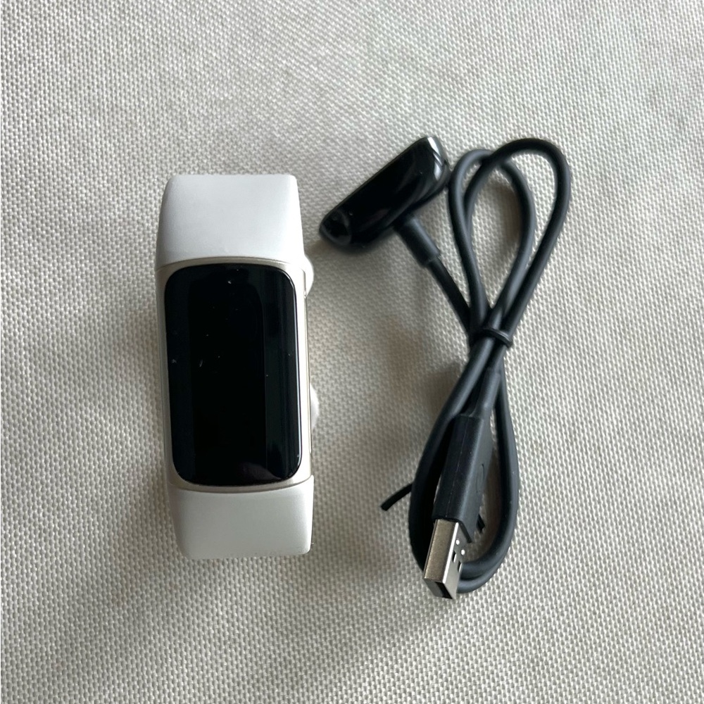 Fitbit Charge 5 Smart Tracker - Picture 2 of 7